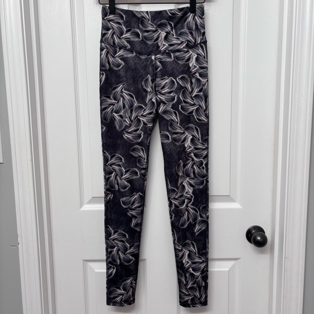 Black Floral Active Leggings | Champion Size S